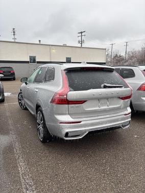2025 Volvo XC60 B5 Plus