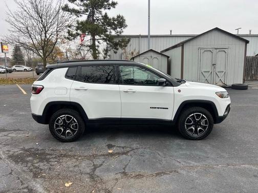 2024 Jeep Compass Trailhawk