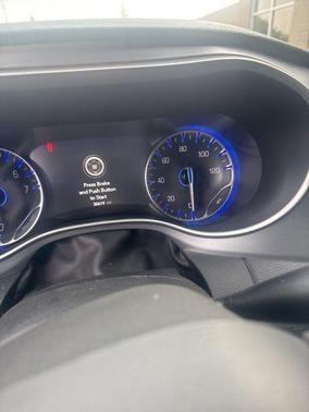 Brilliant Black Crystal Pearlcoat 2023 Chrysler Pacifica Touring-L