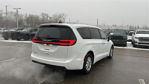 2026 Chrysler Pacifica Select