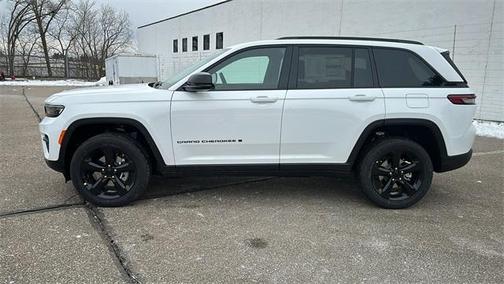 2025 Jeep Grand Cherokee Laredo