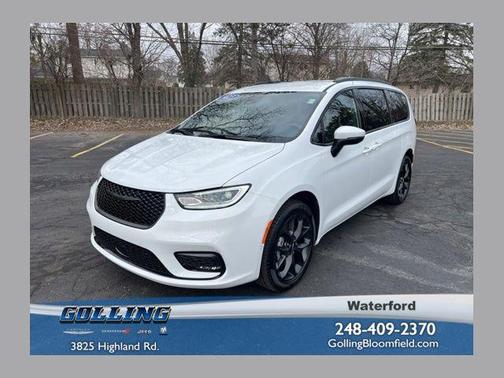 Bright White Clearcoat 2023 Chrysler Pacifica Touring-L