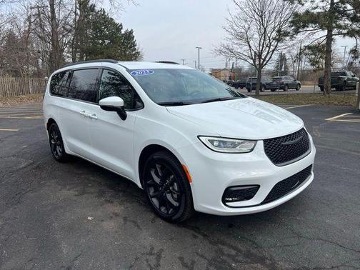 Bright White Clearcoat 2023 Chrysler Pacifica Touring-L