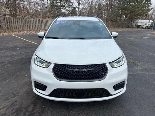 Bright White Clearcoat 2023 Chrysler Pacifica Touring-L