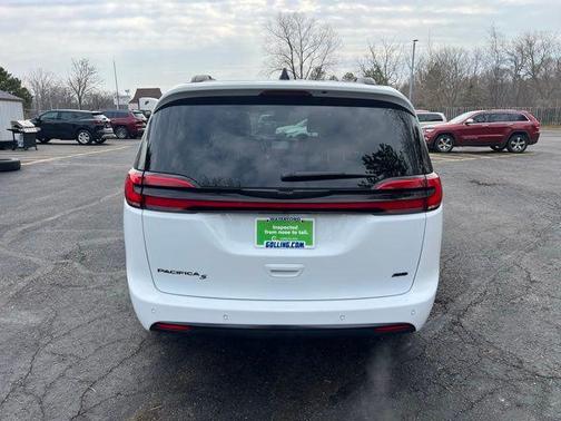 Bright White Clearcoat 2023 Chrysler Pacifica Touring-L