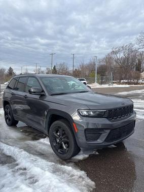 2024 Jeep Grand Cherokee Laredo