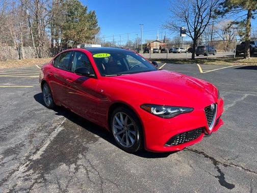 Rosso 2024 Alfa Romeo Giulia Ti