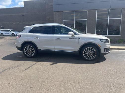 Ceramic Pearl Metallic 2019 Lincoln Nautilus Reserve