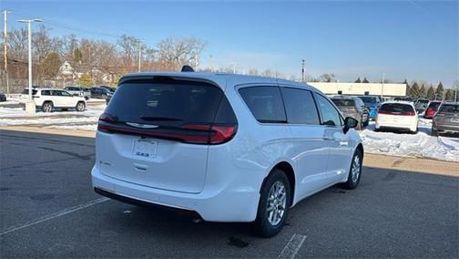 2026 Chrysler Pacifica Select