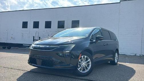 Diamond Black 2027 Chrysler Pacifica SELECT