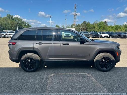 2024 Jeep Grand Cherokee Laredo