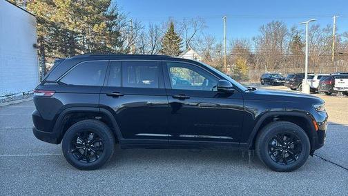 2026 Jeep Grand Cherokee Laredo