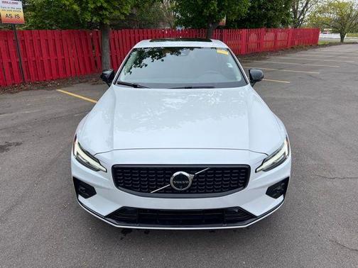 Crystal White Metallic 2024 Volvo S60 B5 Plus Dark Theme