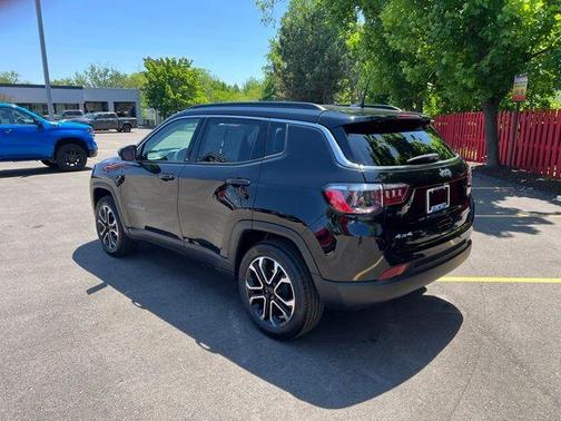 Diamond Black 2022 Jeep Compass Limited