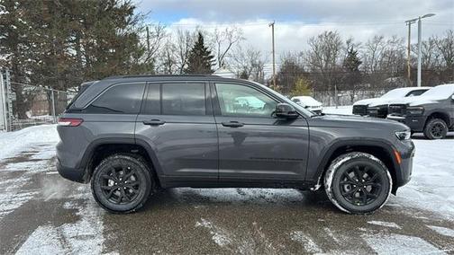 2026 Jeep Grand Cherokee Laredo