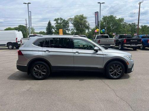 Pyrite Silver Metallic 2022 Volkswagen Tiguan 2.0T SE