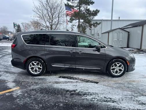 2018 Chrysler Pacifica Touring-L Plus