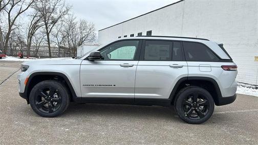 2025 Jeep Grand Cherokee Laredo