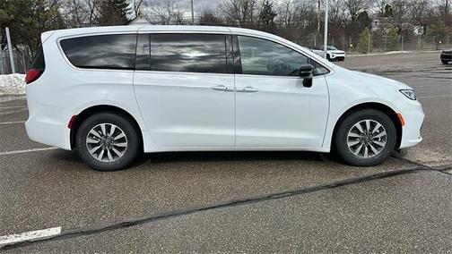 2025 Chrysler Pacifica Hybrid Select