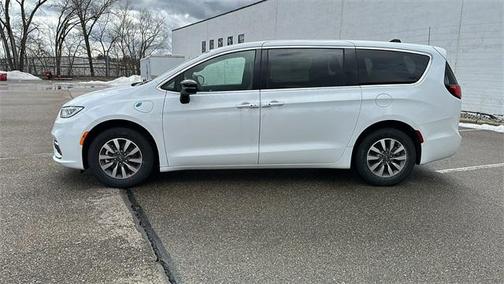 2025 Chrysler Pacifica Hybrid Select