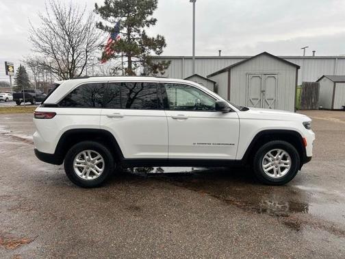 2022 Jeep Grand Cherokee Laredo