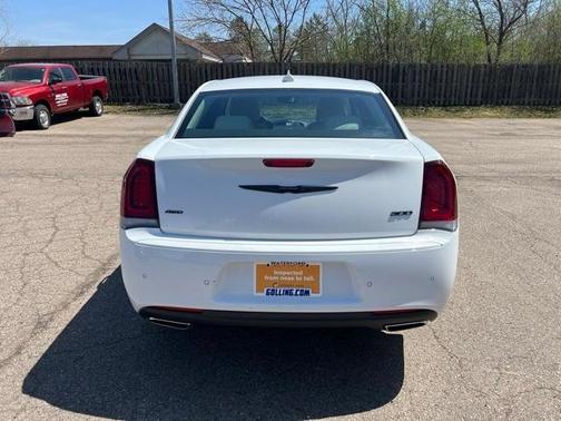 2023 Chrysler 300 Touring L