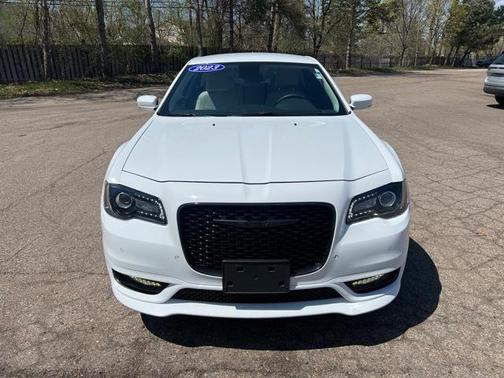 2023 Chrysler 300 Touring L