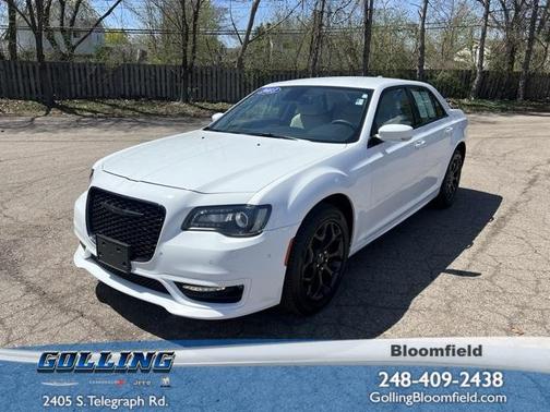 2023 Chrysler 300 Touring L