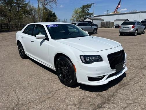 2023 Chrysler 300 Touring L