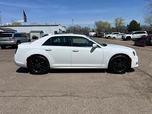 2023 Chrysler 300 Touring L