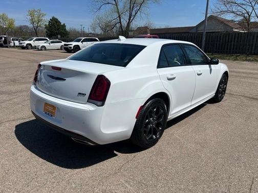 2023 Chrysler 300 Touring L