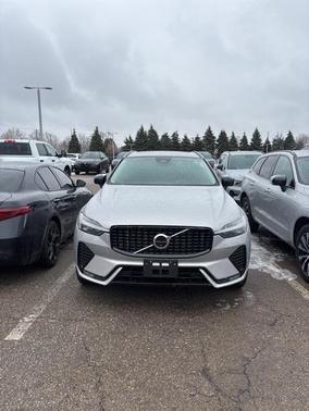 2025 Volvo XC60 B5 Plus