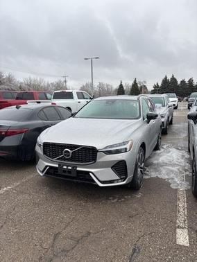 2025 Volvo XC60 B5 Plus