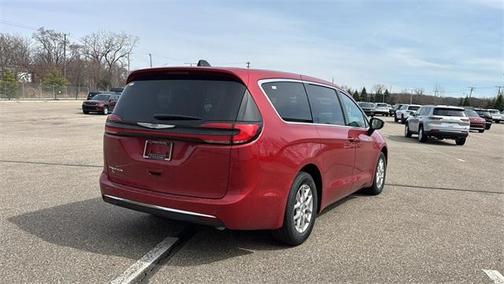 2025 Chrysler Pacifica Select