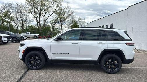 Bright White Clearcoat 2026 Jeep Grand Cherokee Limited