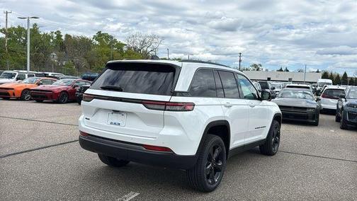 Bright White Clearcoat 2026 Jeep Grand Cherokee Limited