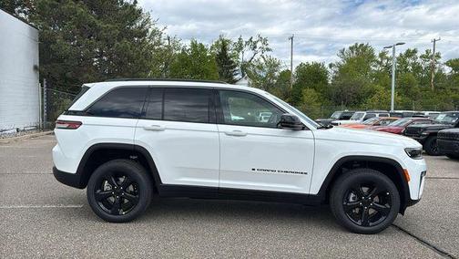 Bright White Clearcoat 2026 Jeep Grand Cherokee Limited