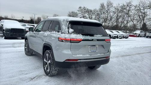 Silver Zynith 2026 Jeep Grand Cherokee Limited