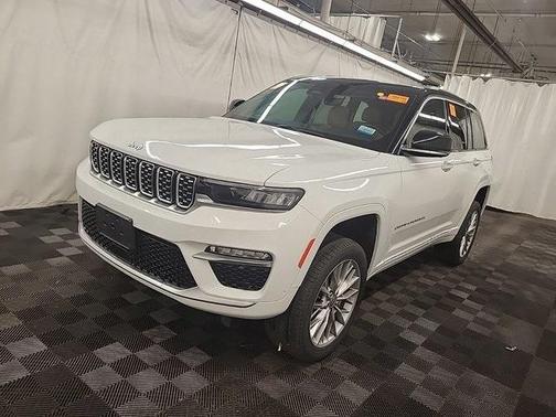 2022 Jeep Grand Cherokee Summit