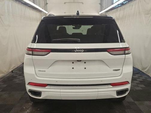 2022 Jeep Grand Cherokee Summit