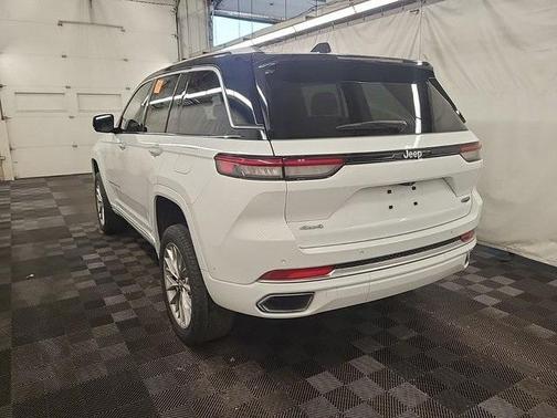 2022 Jeep Grand Cherokee Summit