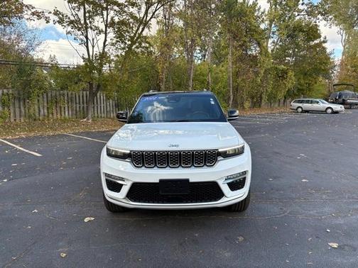 2022 Jeep Grand Cherokee Summit