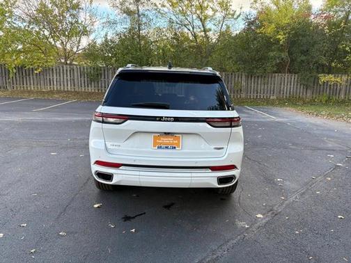 2022 Jeep Grand Cherokee Summit