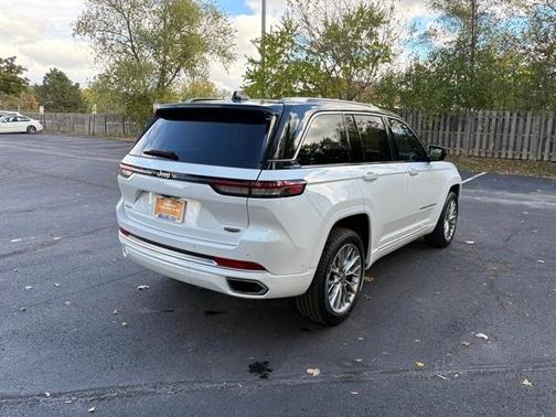 2022 Jeep Grand Cherokee Summit