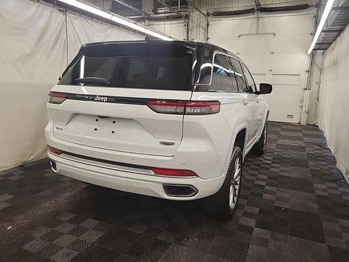 2022 Jeep Grand Cherokee Summit