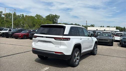 Bright White Clearcoat 2026 Jeep Grand Cherokee Limited