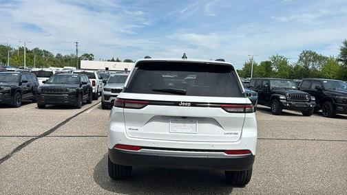 Bright White Clearcoat 2026 Jeep Grand Cherokee Limited