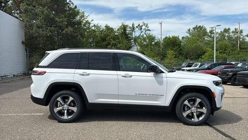 Bright White Clearcoat 2026 Jeep Grand Cherokee Limited