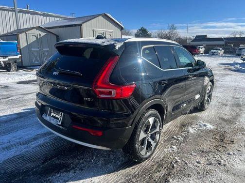 2025 Volvo XC40 B5 Plus Bright Theme