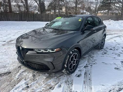 2025 Alfa Romeo Tonale Base